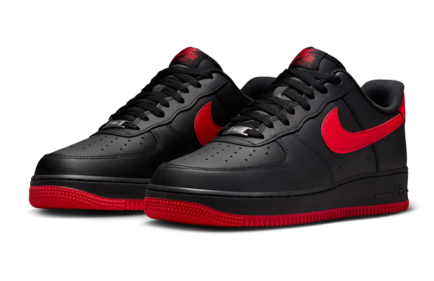 Nike Air Force 1 Low '07 – Men's Sneaker (Black/University Red)