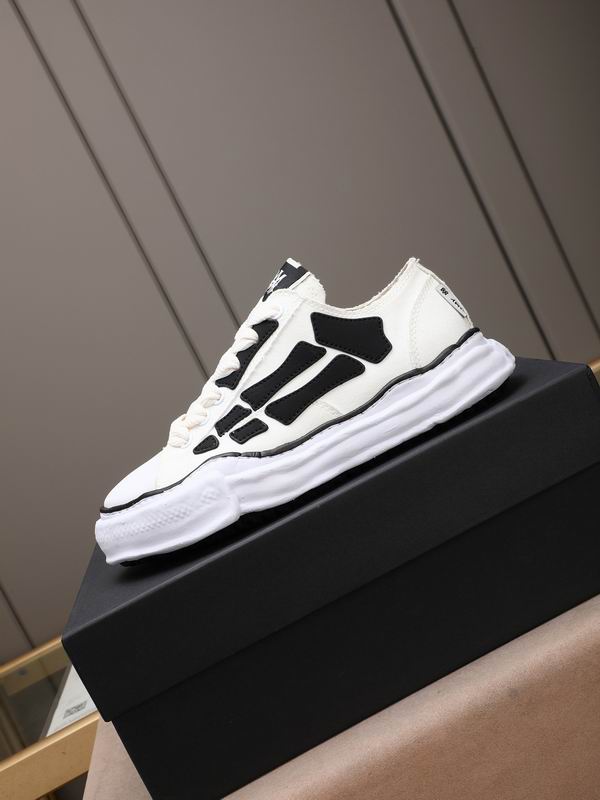AMIRI Black & White Star Low-Top Sneakers