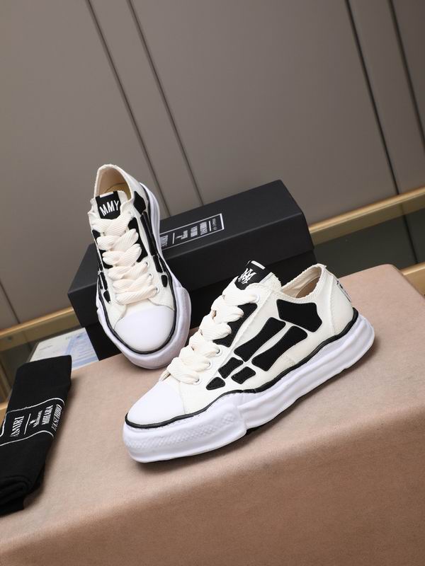 AMIRI Black & White Star Low-Top Sneakers