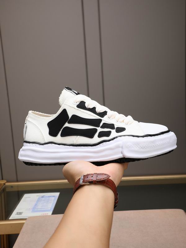 AMIRI Black & White Star Low-Top Sneakers